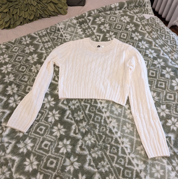 H&M cream Sweater - Picture 1 of 4